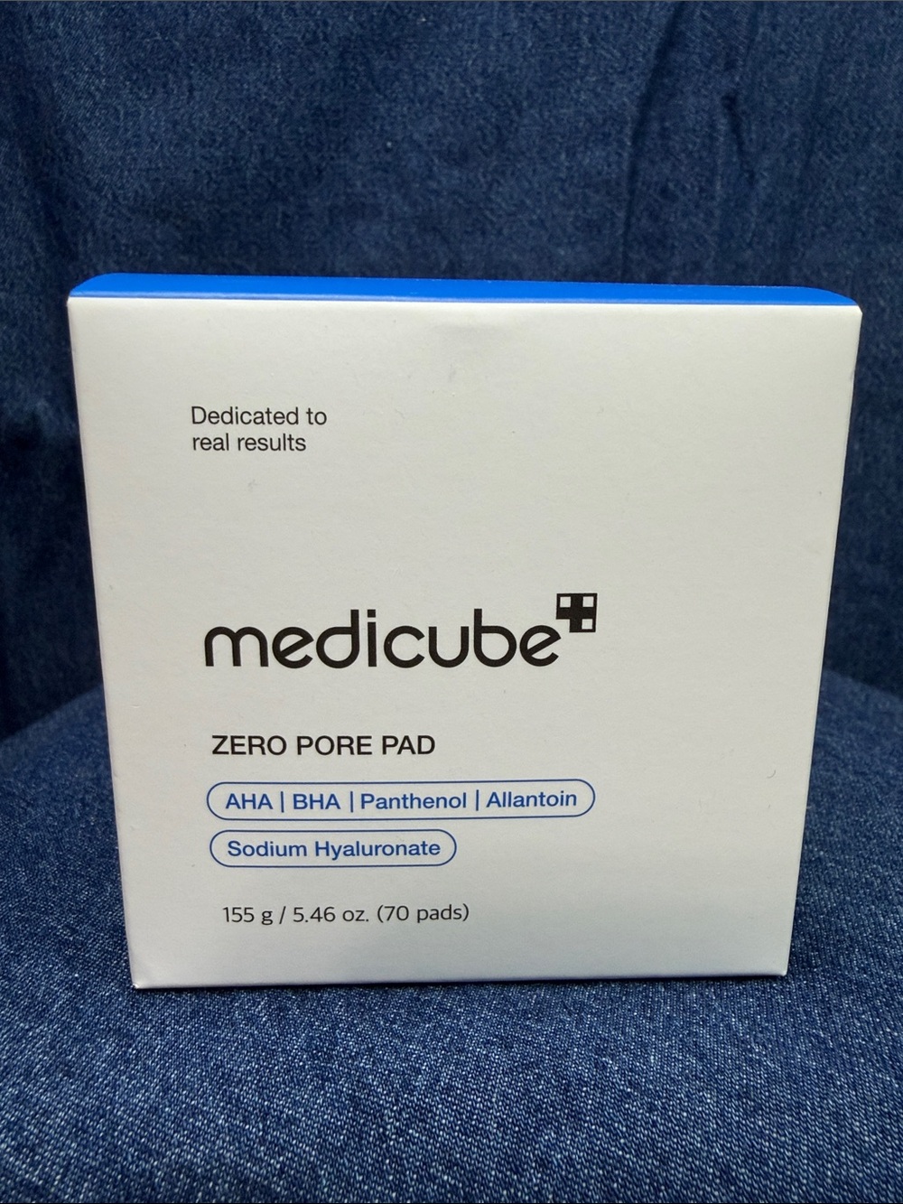 Medicube Zero Pore Pad - White with Blue Accents